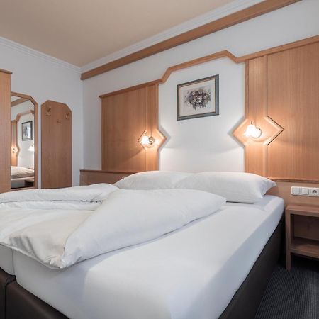 Schmid Rooms & Apartments Ишгль Экстерьер фото