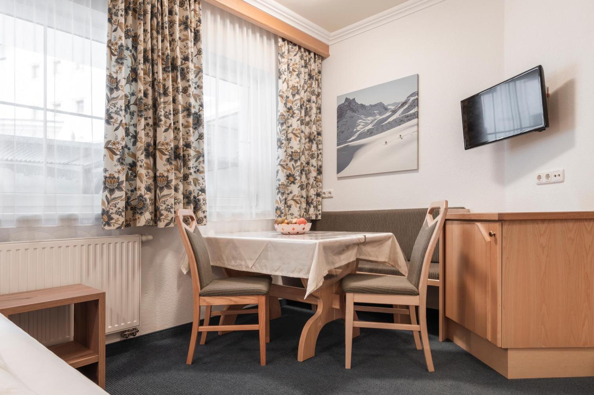 Schmid Rooms & Apartments Ишгль Экстерьер фото