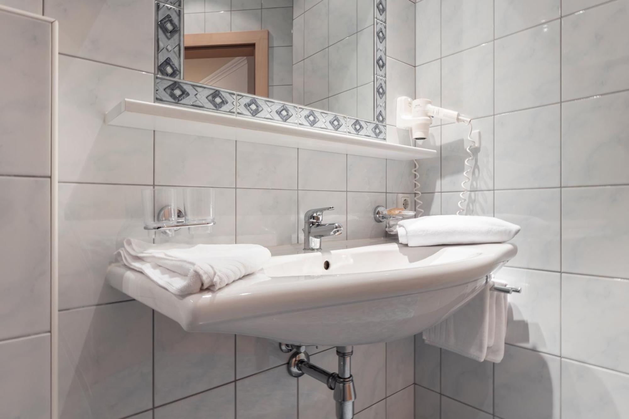 Schmid Rooms & Apartments Ишгль Экстерьер фото