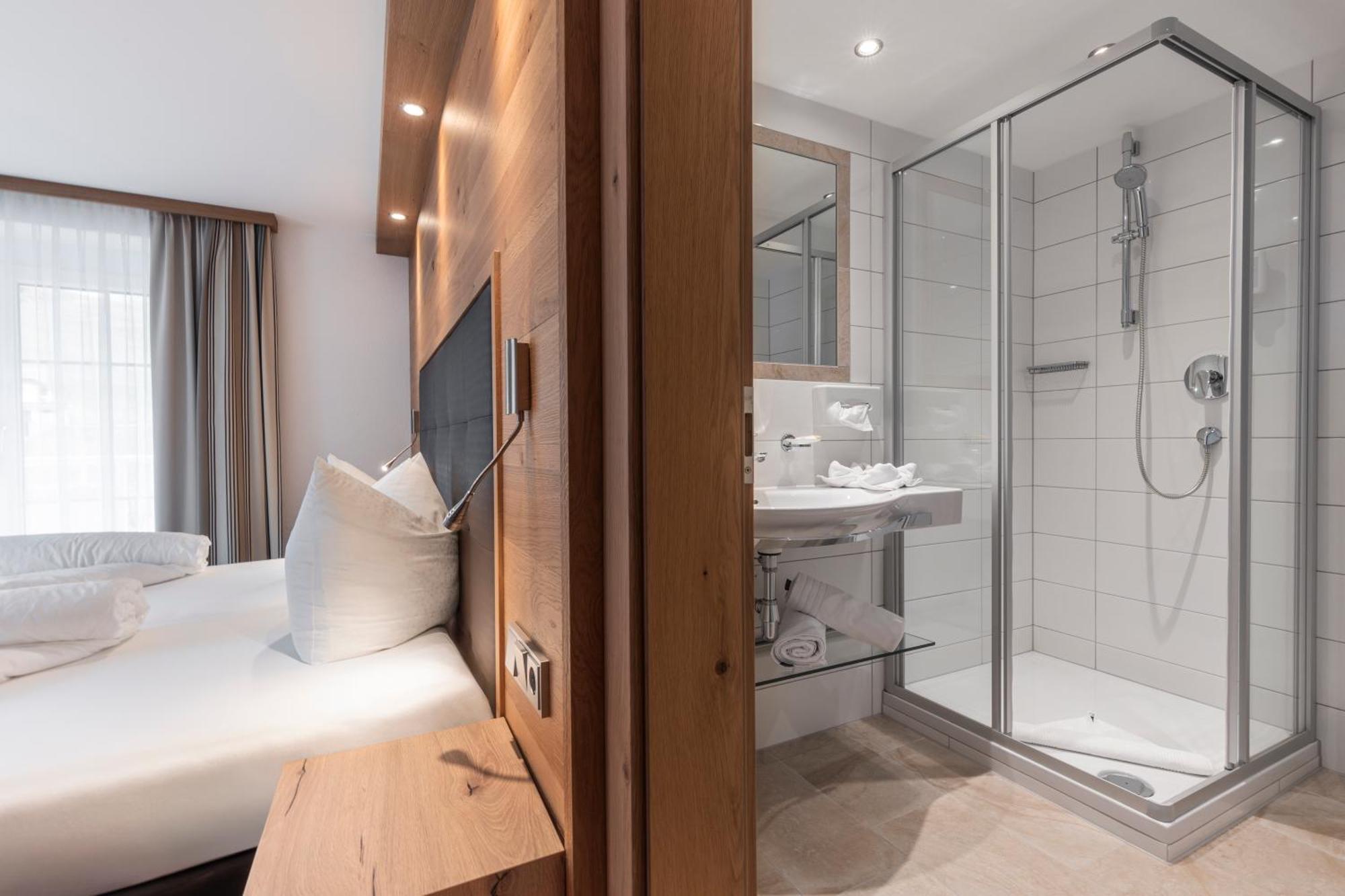 Schmid Rooms & Apartments Ишгль Экстерьер фото