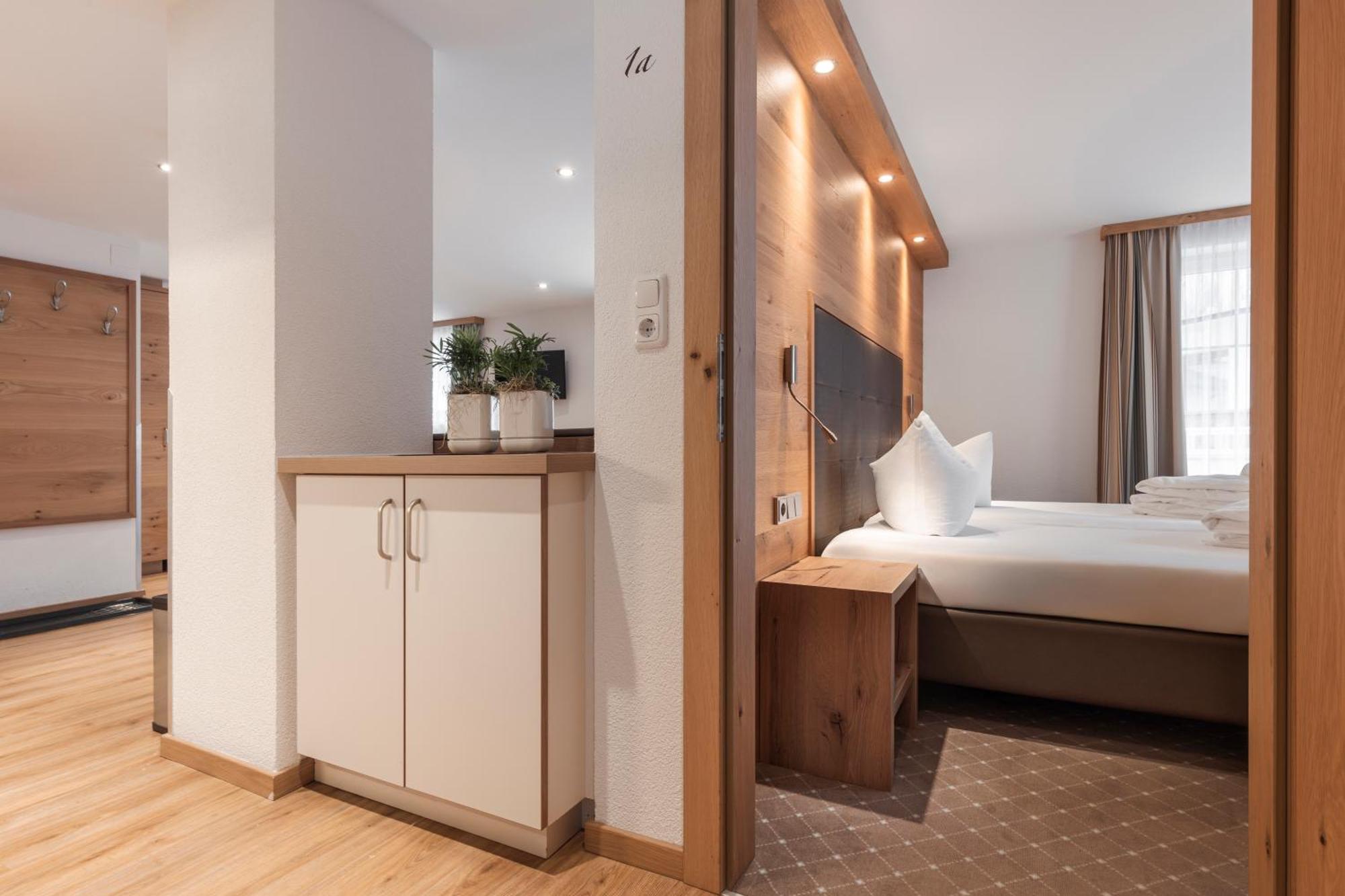 Schmid Rooms & Apartments Ишгль Экстерьер фото