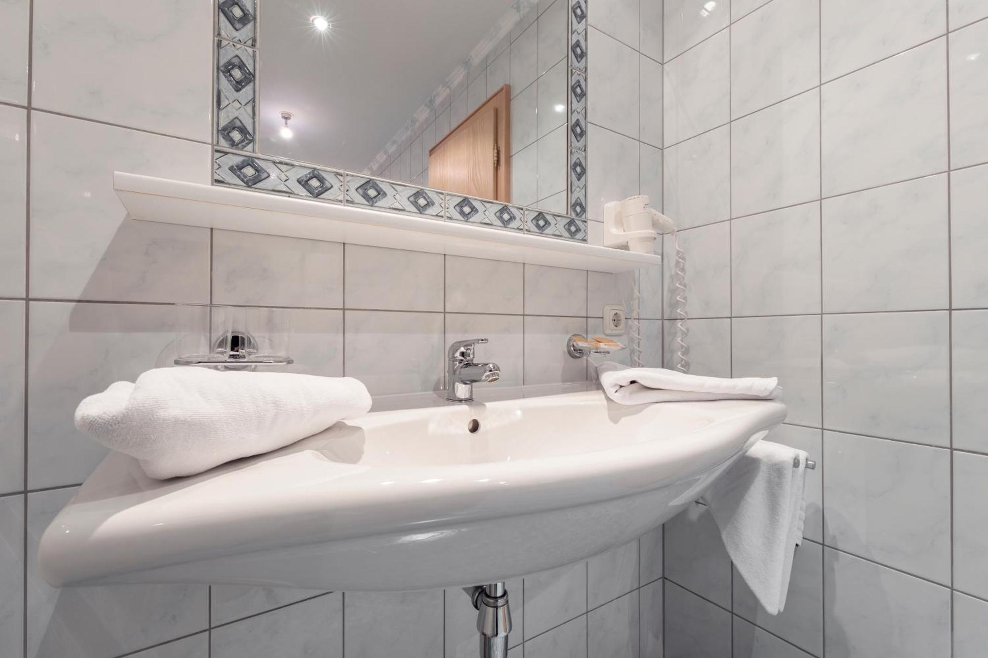 Schmid Rooms & Apartments Ишгль Экстерьер фото