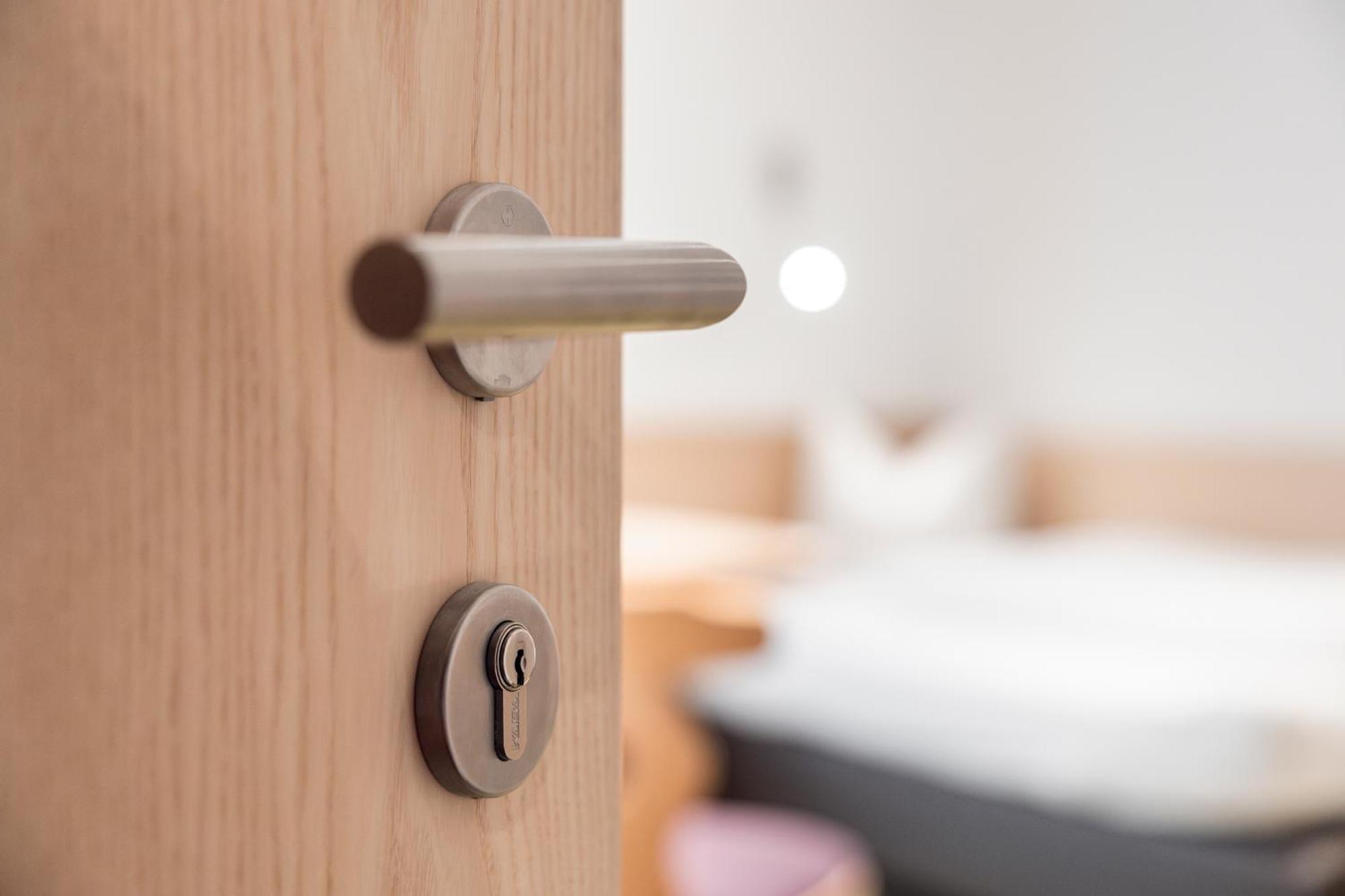 Schmid Rooms & Apartments Ишгль Экстерьер фото