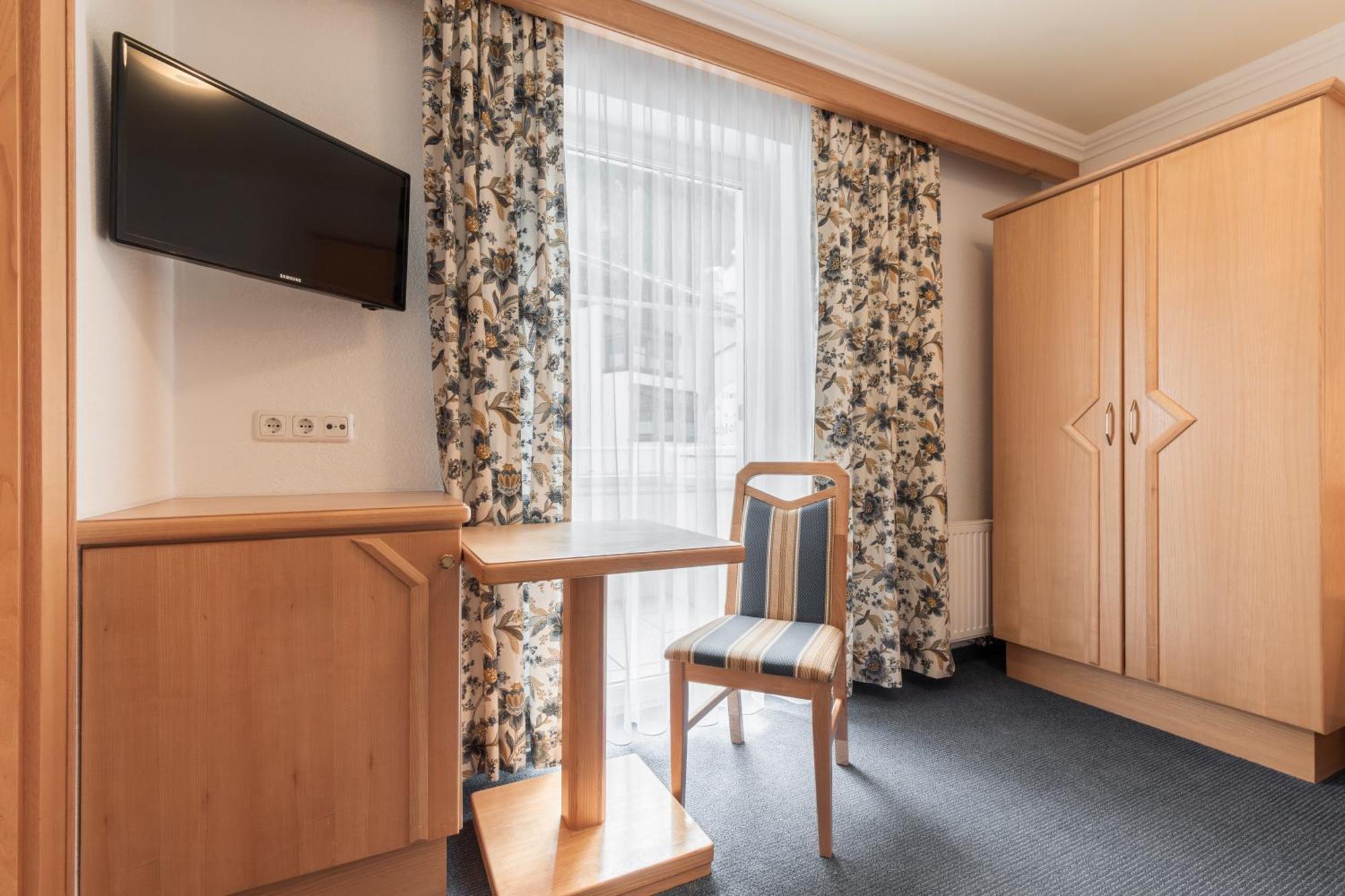 Schmid Rooms & Apartments Ишгль Экстерьер фото