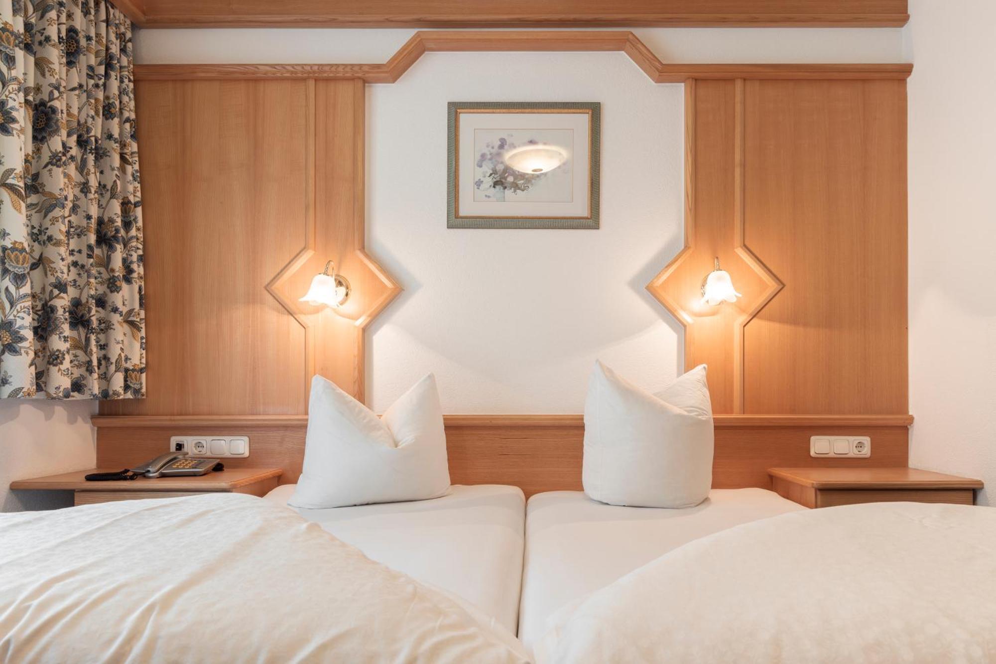 Schmid Rooms & Apartments Ишгль Экстерьер фото