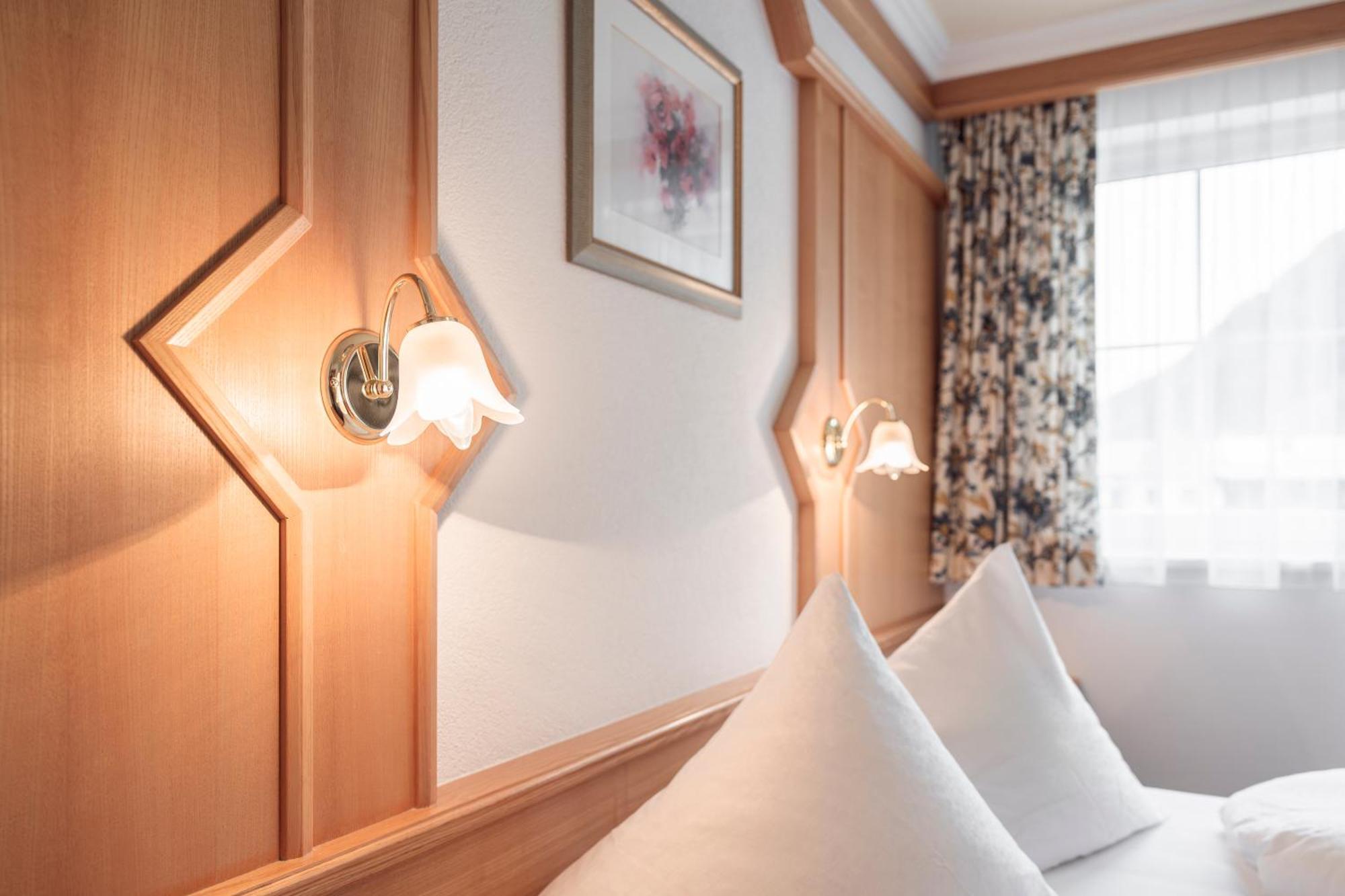 Schmid Rooms & Apartments Ишгль Экстерьер фото