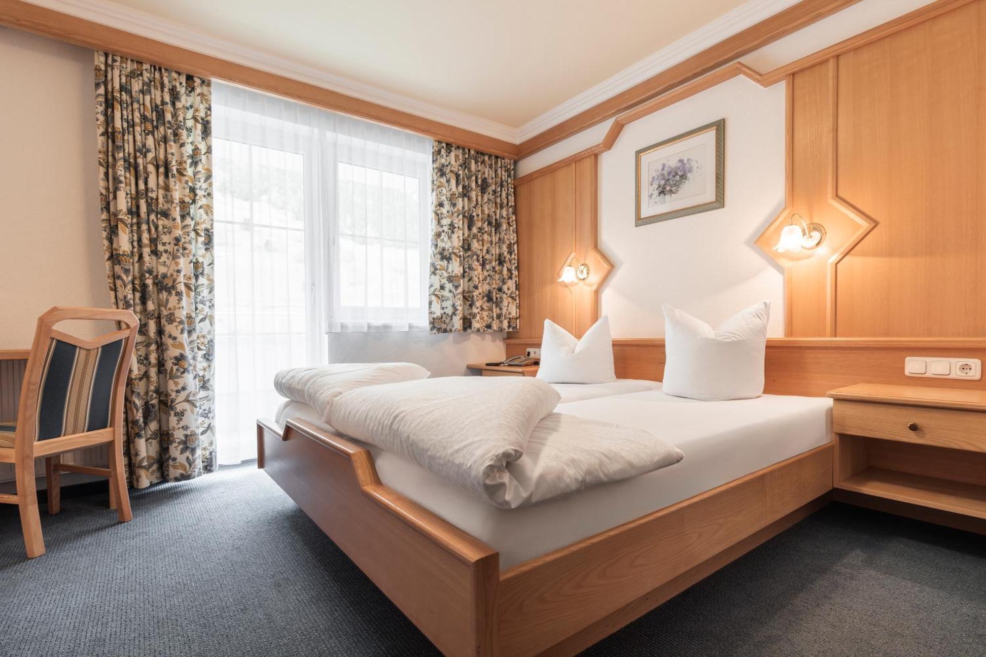 Schmid Rooms & Apartments Ишгль Экстерьер фото